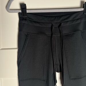 Never worn Aerie Black Chill Play Move Cozy Fleece Lined Leggings